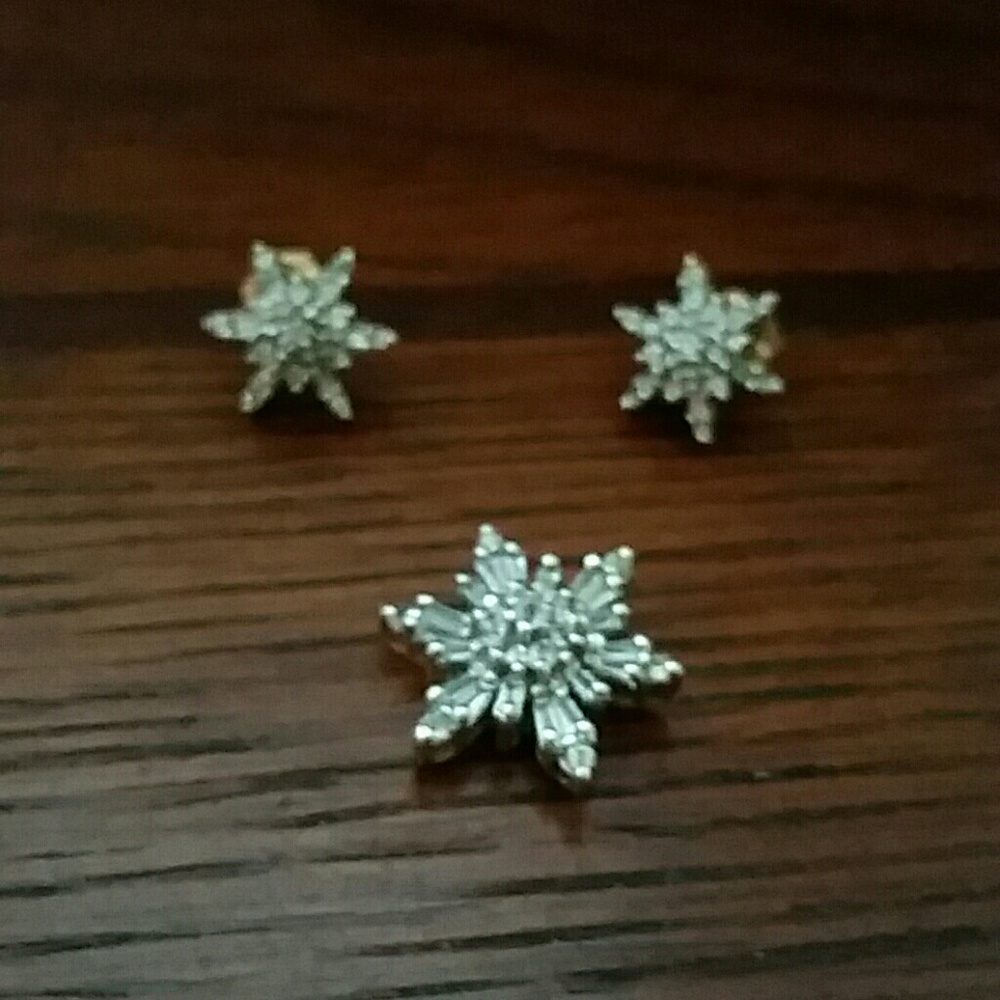White Topaz Snowflake Pendant/Earring Set